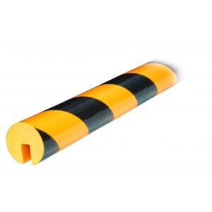 Kantenschutzprofil Typ B, halbzylindrisch, gelb-schwarz gestreift, seitliche Nut, aus Schaumstoff für Ecken- oder Kantenschutz.
