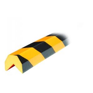 Eckschutzprofil Typ AA aus Schaumstoff, gelb-schwarz gestreift, schützt scharfe Ecken vor Stößen und Verletzungen.