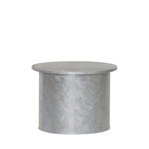 Runde, silberne Abdeckkappe Metall für Bodenhülse 90 mm Durchmesser, flacher Deckel, zylindrischer Sockel, weißer Hintergrund.