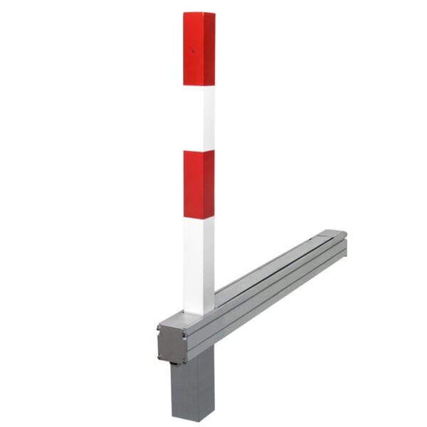 Metall-Schrankenbalken SESAMplus-B mit senkrechtem Pfosten, rot-weiß gestreift, Schranke offen in senkrechter Position.