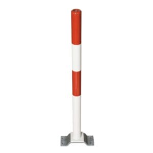 PARAT B-Sperrpfosten: rot-weiß gestreifter Metallpoller mit quadratischem Fuß, für Bodenmontage zur Zugangssperre.