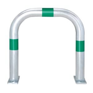 Metall-Schutzbügel CITY GROß, U-Form, zwei grüne Reflektorstreifen, auf zwei rechteckigen Bodenplatten montiert.