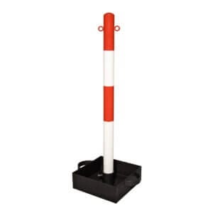 EXTERN Verkehrspfosten mit roten und weißen Streifen, steht auf tragbarem schwarzem Sockel mit seitlichen Griffen.