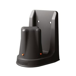 Schwarze Kunststoff-Wandhalterung für MORION Kegel-Gurt, zwei Schraublöcher oben, "Skipper"-Prägung unten.