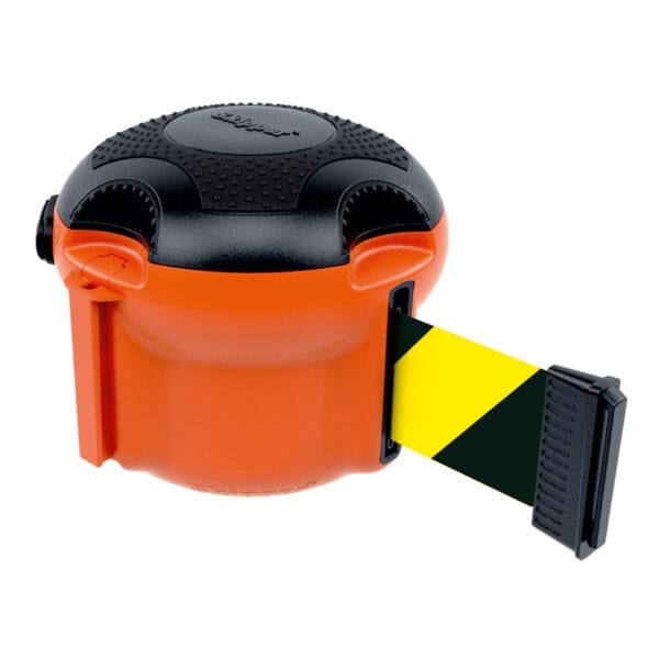 MORION Gurtkassette 50 mm, 9m, Gehäuse orange-schwarz, gelb-schwarzes ausziehbares Band seitlich herausgeführt.