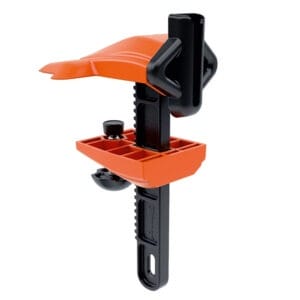 Detailansicht Klemmhalterung für MORION Gurtkassette, orange-schwarzer Kunststoff, verstellbarer Kiefer und Griff, 50 mm/9 m.