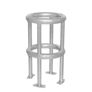 Zylindrischer Rohrschutz aus Metall mit vertikalen und horizontalen Stäben, zur Rohr- oder Gerätesicherung auf ebenen Flächen.