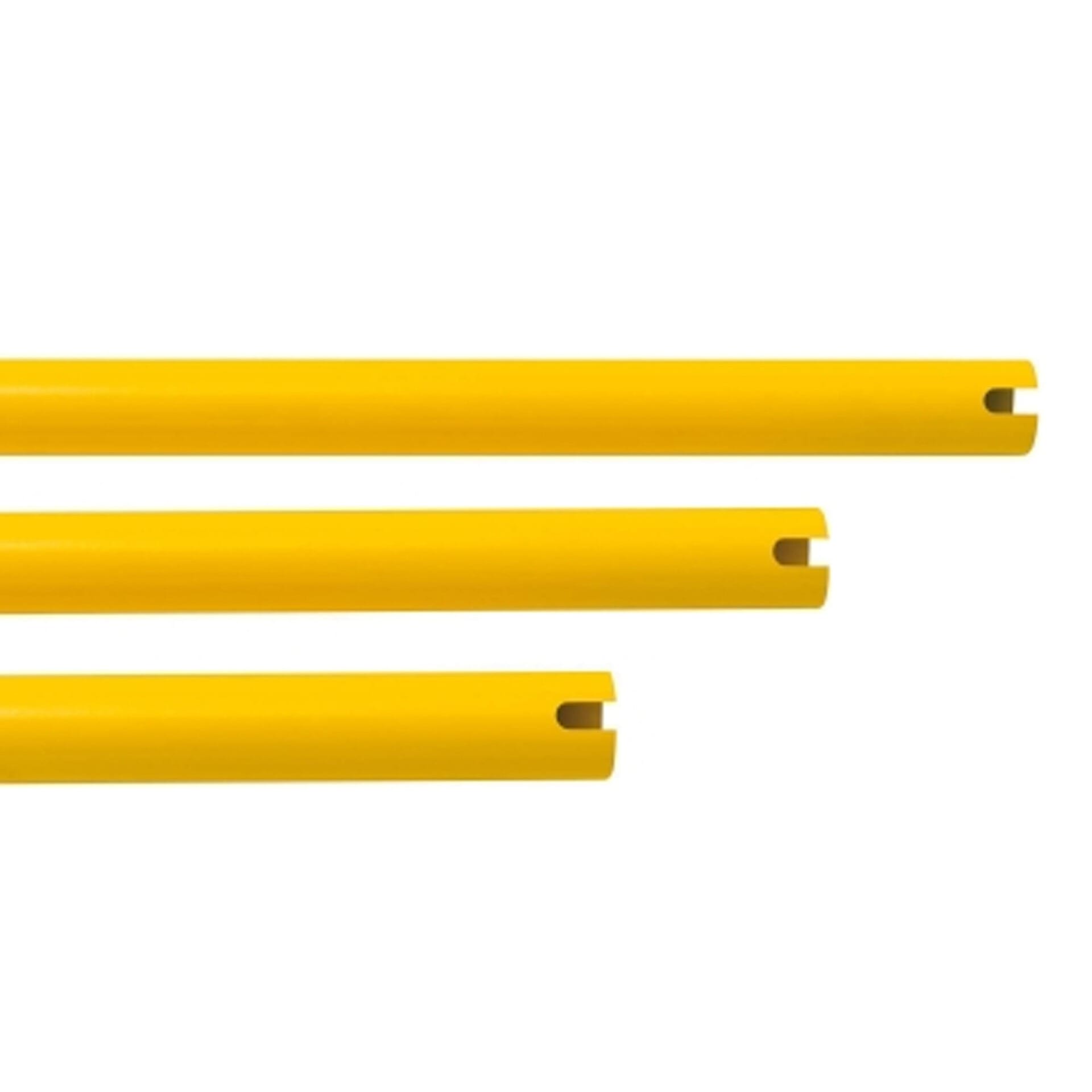 Drei gelbe BLACK BULL Bodenbarriere ECO Querbalken, rechteckige Kerbe an einem Ende, parallel auf weißem Hintergrund.
