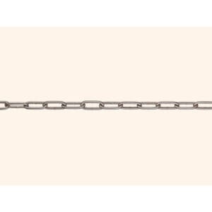 Die Metallkette M-Edel 6 mit ovalen Gliedern liegt waagrecht zentriert auf hellem, beige-farbenem Hintergrund.