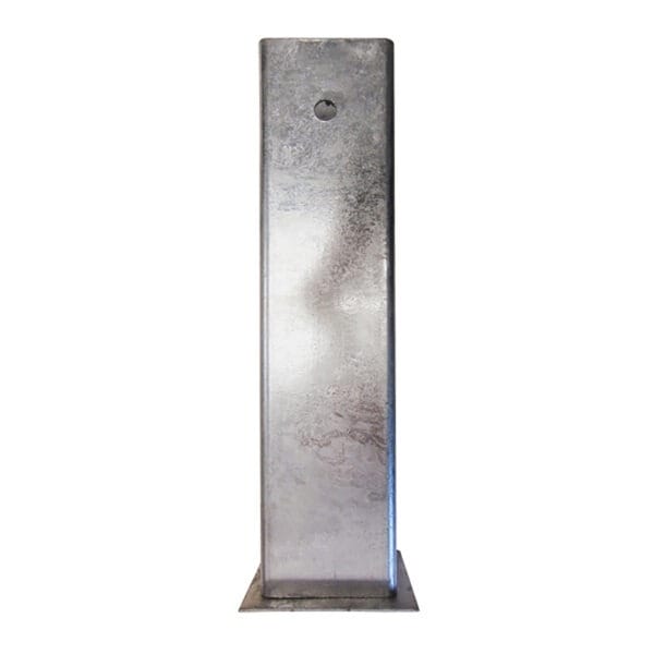 Zusatzbodenhülse aus Metall für PARAT Gatterschranke, senkrechter Pfosten mit quadratischem Sockel und oberer Bohrung, Frontansicht.