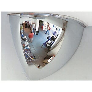 PANORAMA-90 Zwei-Wege-Spiegel an der Decke spiegelt Ladenregale, Produkte und einkaufende Kunden im Geschäft wider.