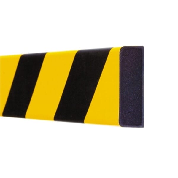 Gelb-schwarz gestreifter Prallschutz, rechteckiges Profil, flache schwarze Enden, abgewinkeltes Design für Flächenschutz.