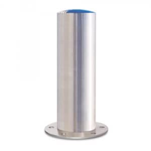 Edelstahl-Poller BERLIN XL mit flacher runder Bodenplatte, blauem Kopf, für Straßenverkehr oder Sicherheit in der Stadt.