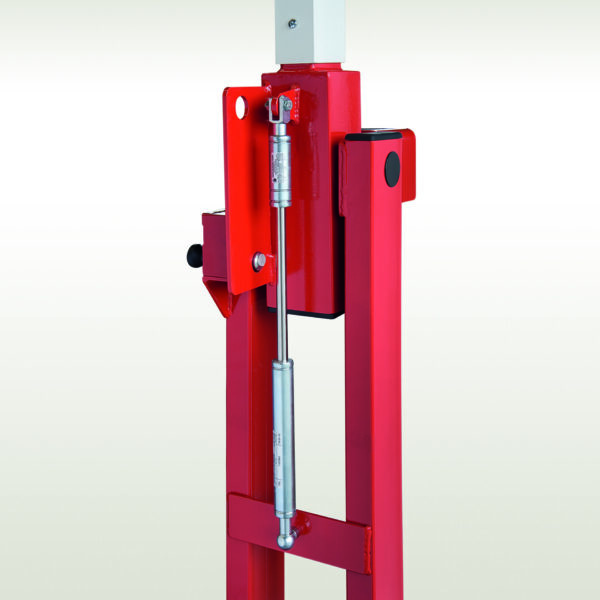 Detailansicht rote COMPACT Systemschranke mit vertikal montierter silberner Gasdruckfeder am Metallrahmen, Schranke Technik.