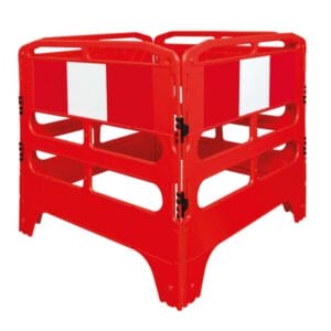 Rotes MORION Schachtschutzgitter aus Kunststoff mit weißen Elementen, quadratisch angeordnet, für Baustellenabsperrung.