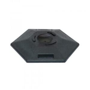 Sechseckige schwarze Kunststoff-Basis mit rundem Vertiefungszentrum und zwei Aussparungen, von oben auf weißem Hintergrund fotografiert.