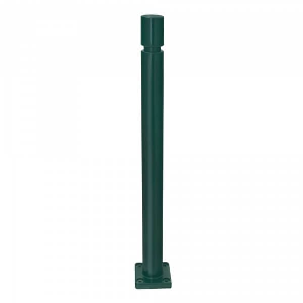 Grüner Metallpoller CITY-Poller FLEX mit flachem Standfuß und zylindrischem Pfosten, freistehend vor weißem Hintergrund.