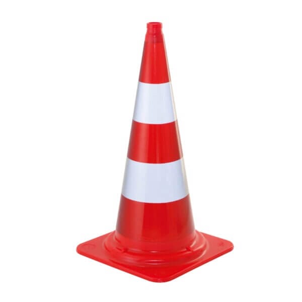 Roter und weißer Leitkegel, MORION-Leitkegel-EU, steht aufrecht vor weißem Hintergrund, Verkehrsleitkegel gestreift.