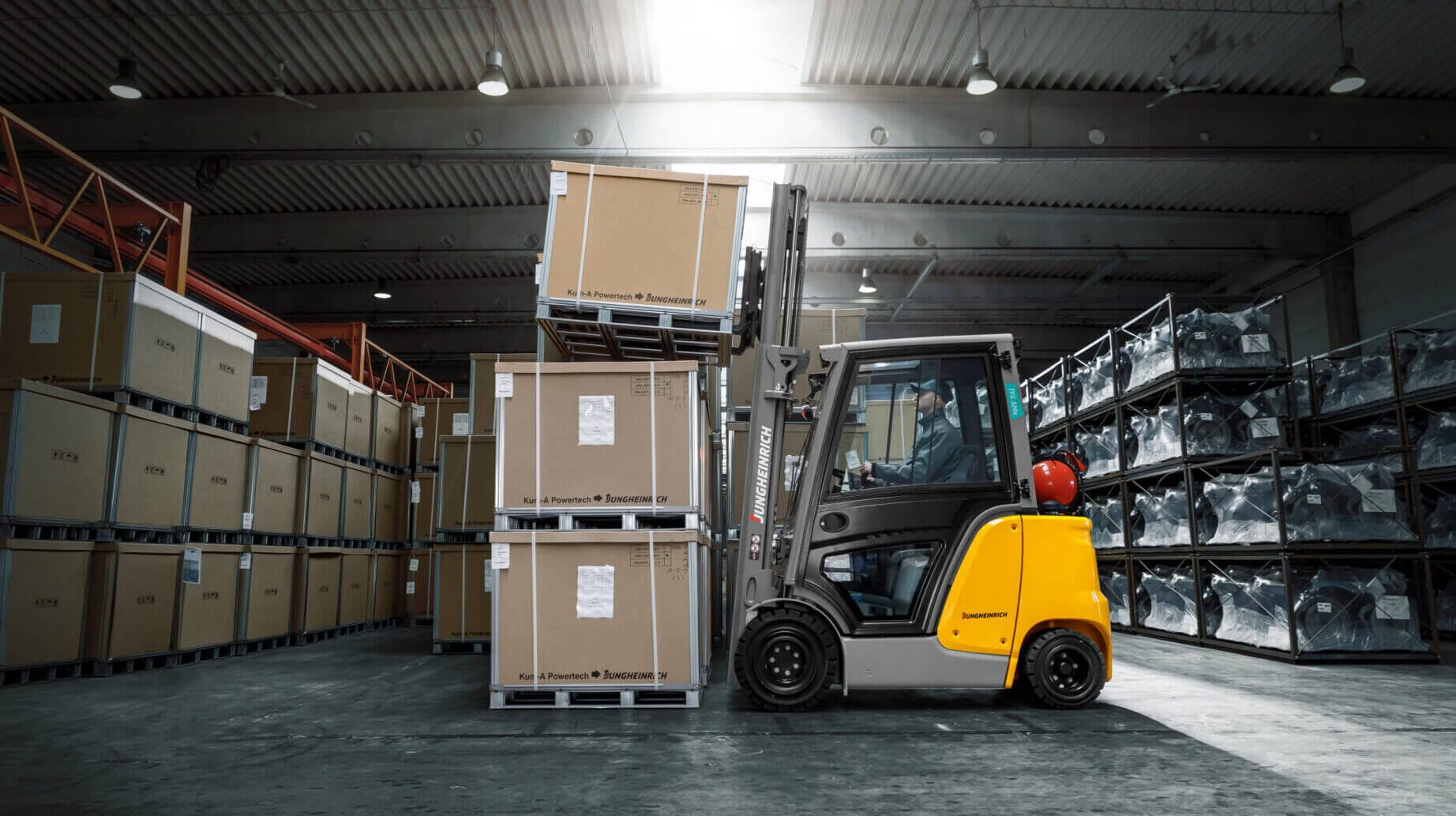Wer darf Stapler fahren? – Das sollten Unternehmen unbedingt wissen!